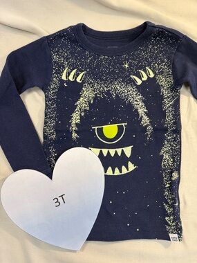 GAP - long sleeve glow  in the dark slim fit T-shirt. Size 3